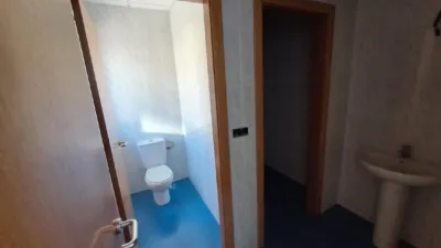Local comercial en venta en Calle Lg Suevos 1 Poligono 93, Número 1 - Más